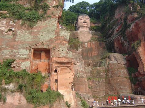 樂山有哪些寺院，且談談這些古寺與樂山大佛之間的神祕聯繫。